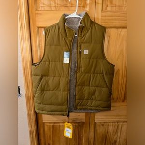 Women’s Carhartt rain defender puffer vest never worn